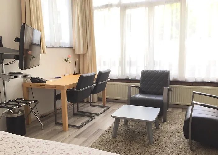 Hotel Plato Den Haag Scheveningen 3*