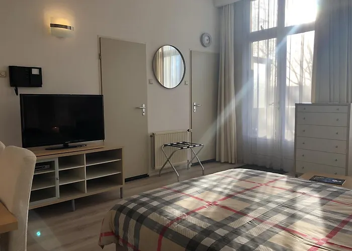 Hotel Plato Den Haag Scheveningen 3*