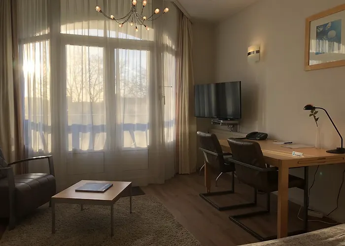 Hotel Plato Den Haag Scheveningen 3*