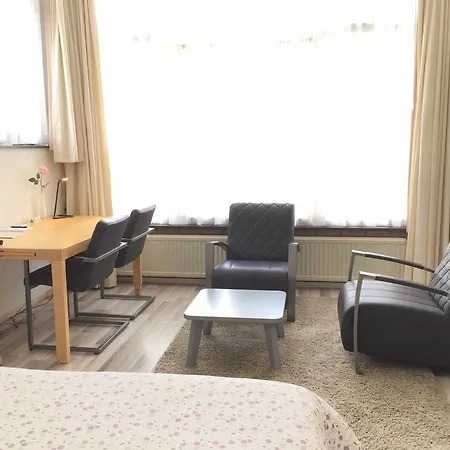 מלון Hotel Plato Den Haag Scheveningen 3*