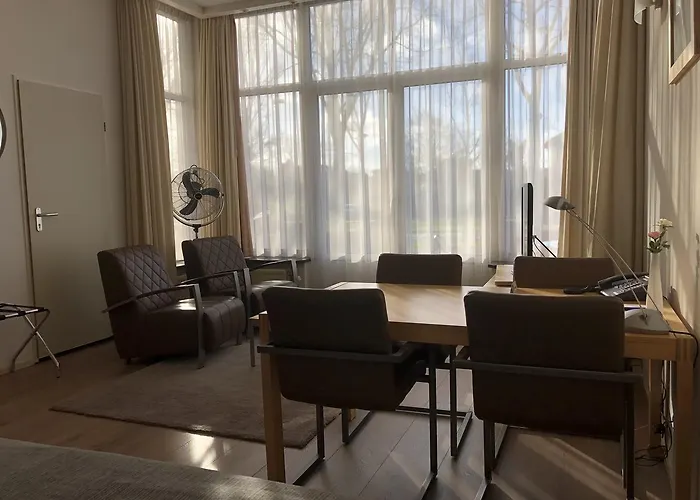 Hotel Plato Den Haag Scheveningen ホテル 3*